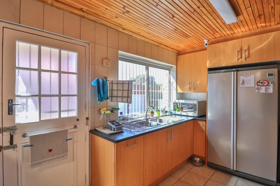 4 Bedroom Property for Sale in De Kelders Western Cape